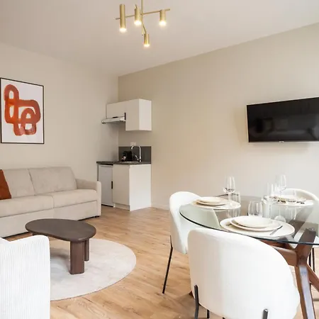 Spacieux & Paisible Aux Porte De Paris Appartement *